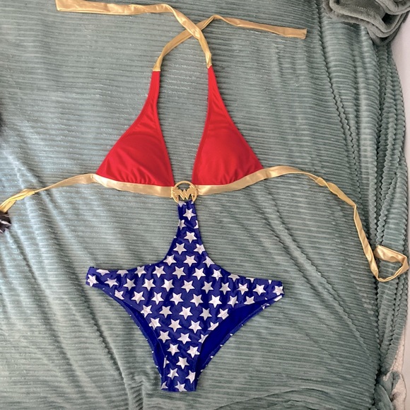 Wonder Woman bathing suit (size small) - Picture 4 of 7